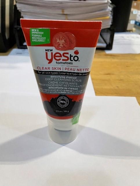 Yes to tomatoes – detoxifying charcoal deep cleansing scrub